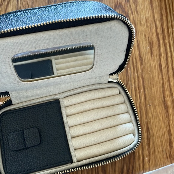 NEW Mark & Graham Dual Travel Organizer in Navy - Picture 4 of 4
